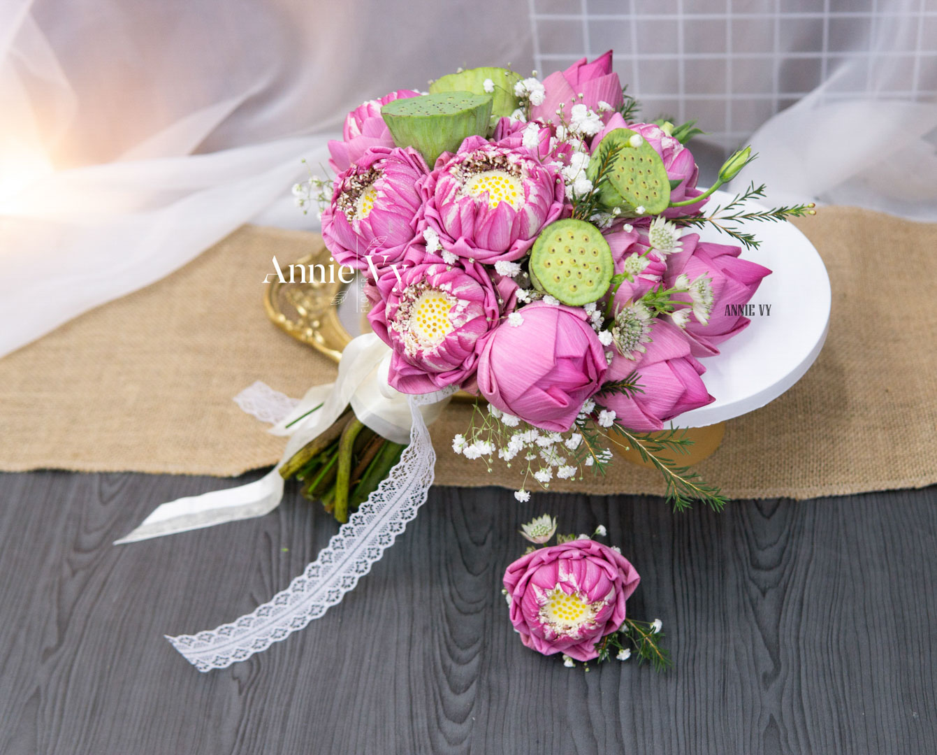 Hoa Cưới Sen Hồng Form Tròn Mix Gương Sen Xanh A398 - Image 3
