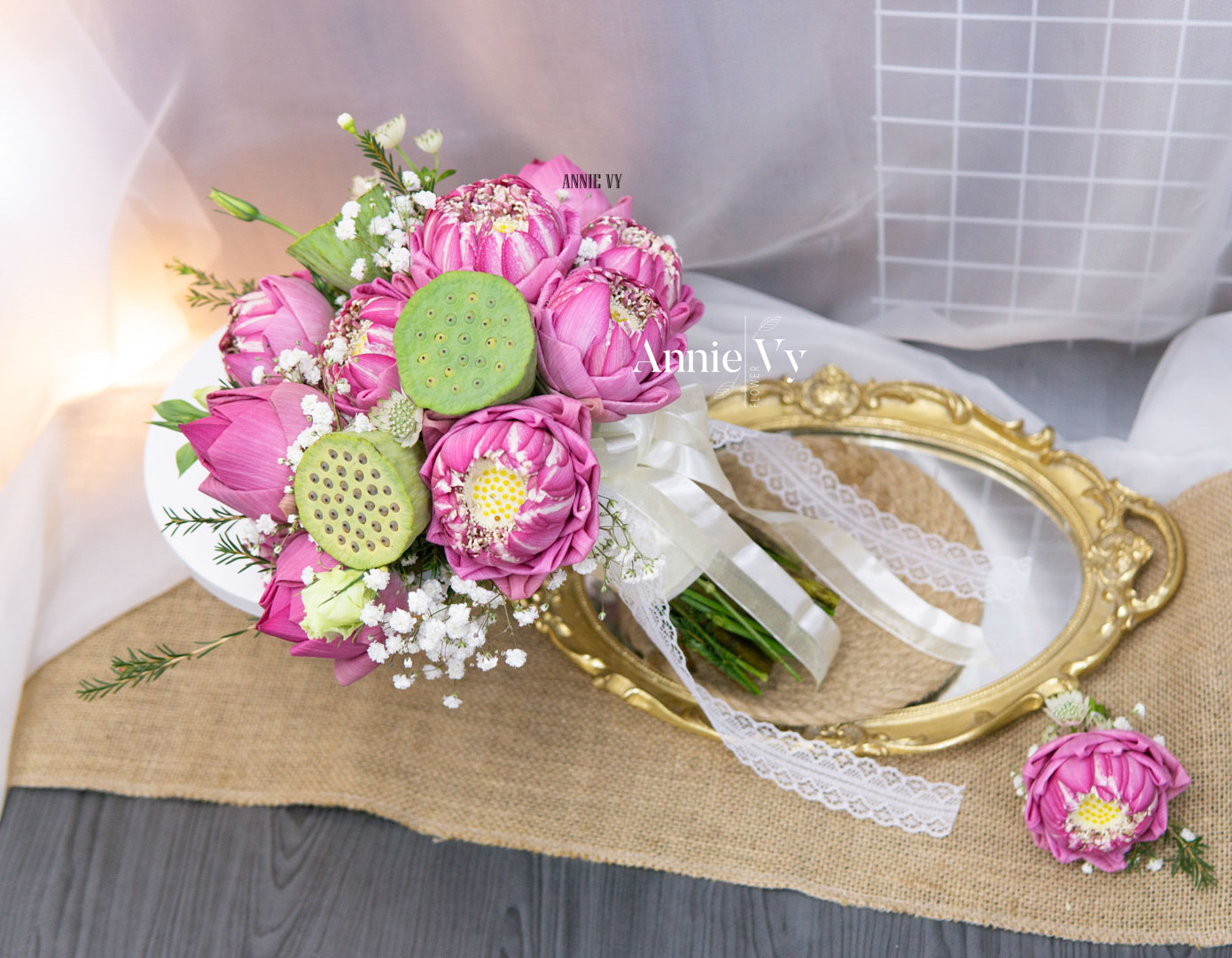 Hoa Cưới Sen Hồng Form Tròn Mix Gương Sen Xanh A398 - Image 2
