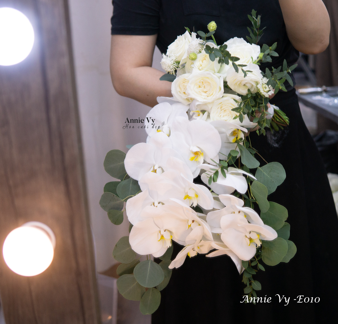 Hoa Cưới Thác Đổ tone Trắng E010 - Image 4