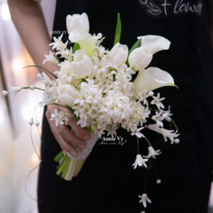 Hoa Cưới Dạ Lan Hương Trắng dáng rủ mix cùng Calla Lily Trắng, Tulip G381