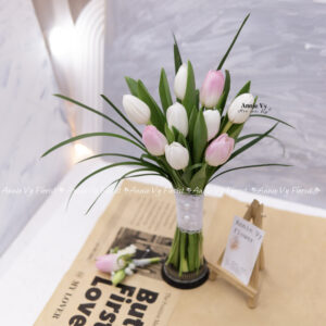 Hoa Cưới Tulip Trắng mix Tulip Hồng, Lá Cỏ Lan Chi H563