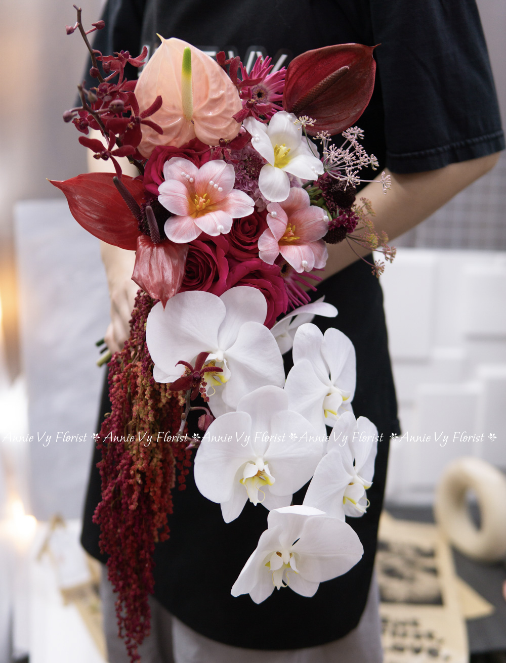Hoa Cưới Thác Đổ Hồng Pinkploy mix Tulip Hồng Đào, Dền Rũ Đỏ H571