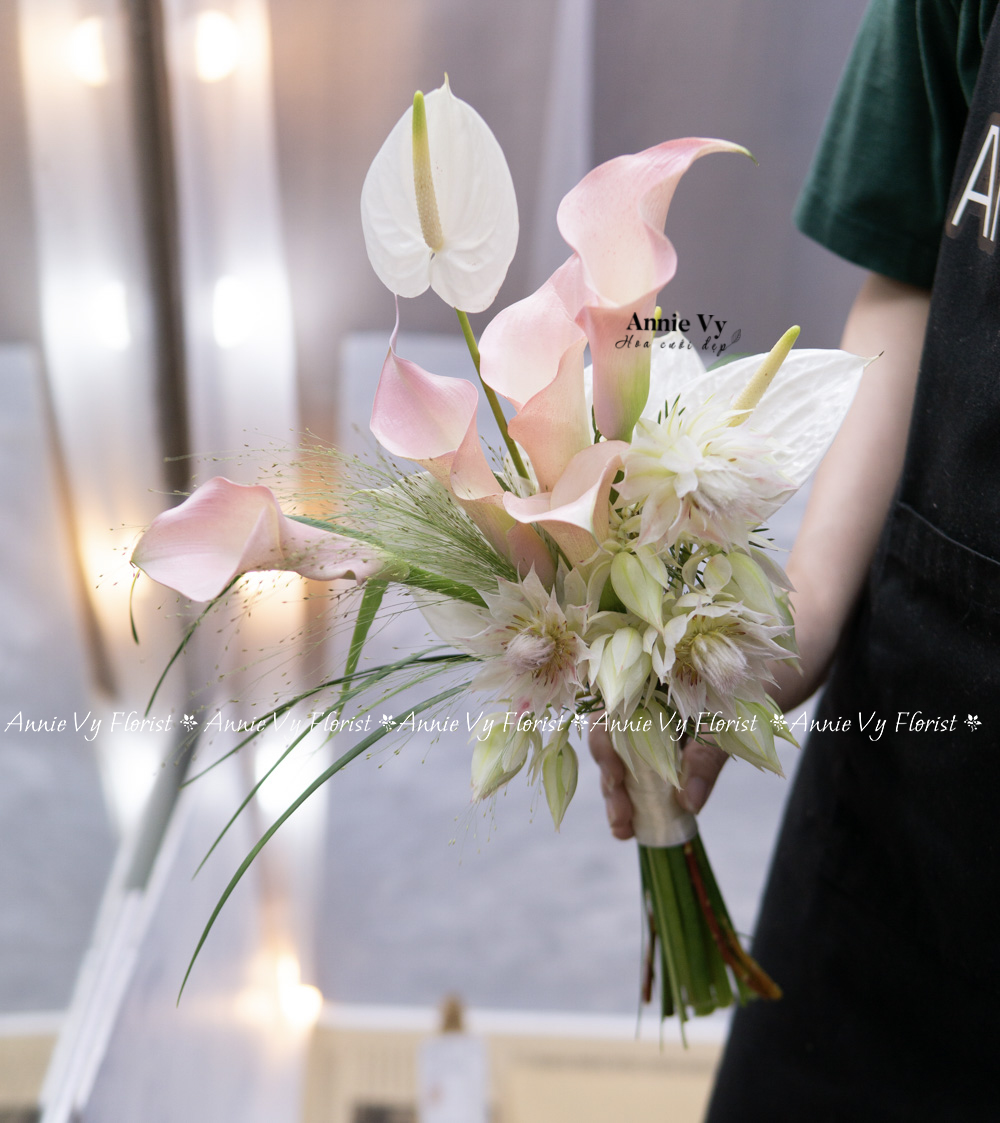 Hoa Cưới Calla Hồng mix Hoa Cô Dâu Trắng H601 - Image 3