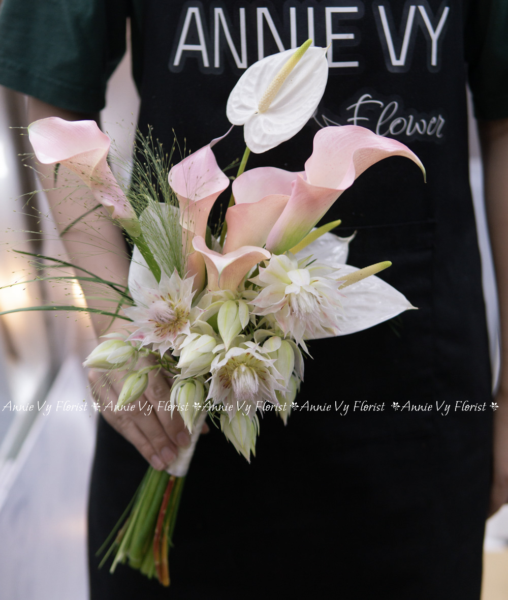 Hoa Cưới Calla Hồng mix Hoa Cô Dâu Trắng H601 - Image 4