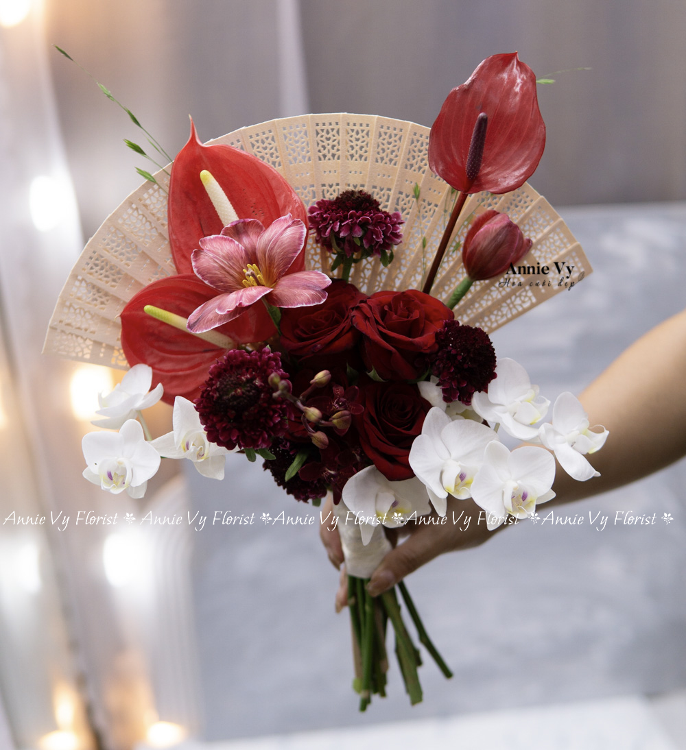 Hoa Cưới Quạt Xòe Tulip Đỏ Nâu mix Lan Mini H686