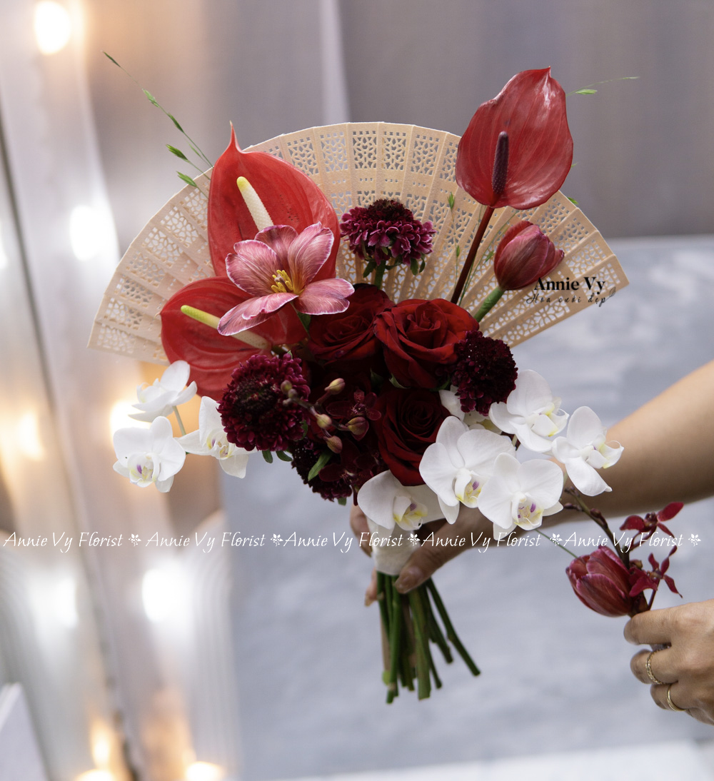 Hoa Cưới Quạt Xòe Tulip Đỏ Nâu mix Lan Mini H686 - Image 4