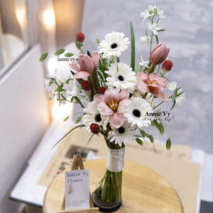 Hoa Cưới Đồng Tiền Trắng Nhụy Đen mix Tulip Cafe Latte H724