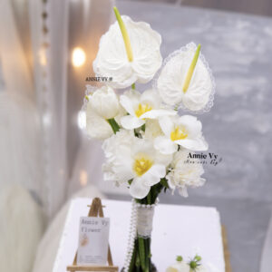 HA355- Hoa Cưới Tulip Trắng mix Hồng Môn Trắng Đính Ren