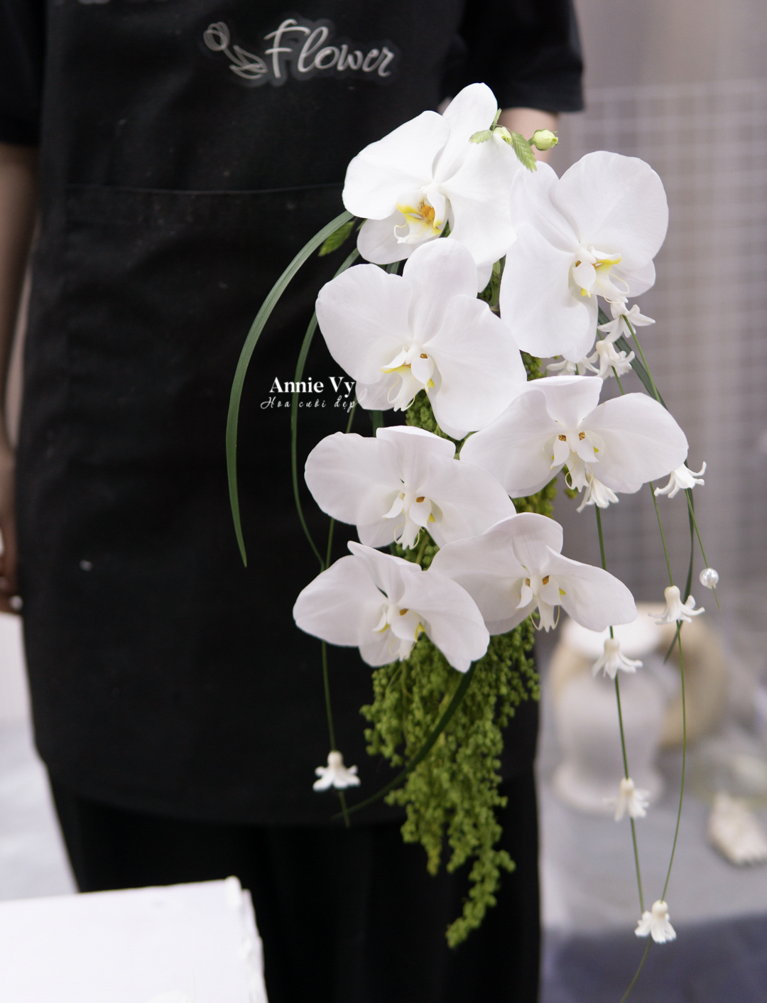 Hoa Cưới Thác Đổ Lan Hồ Điệp Trắng mix Dền Rũ Xanh Lá HA666 - Image 5