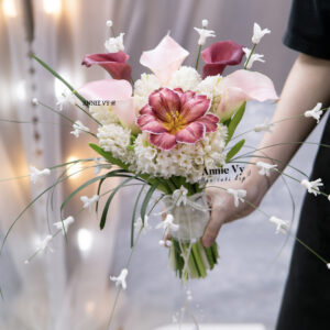 Hoa Cưới Dạ Lan Hương Trắng dáng rủ mix Calla Hồng, Tulip Đỏ Nâu HA359