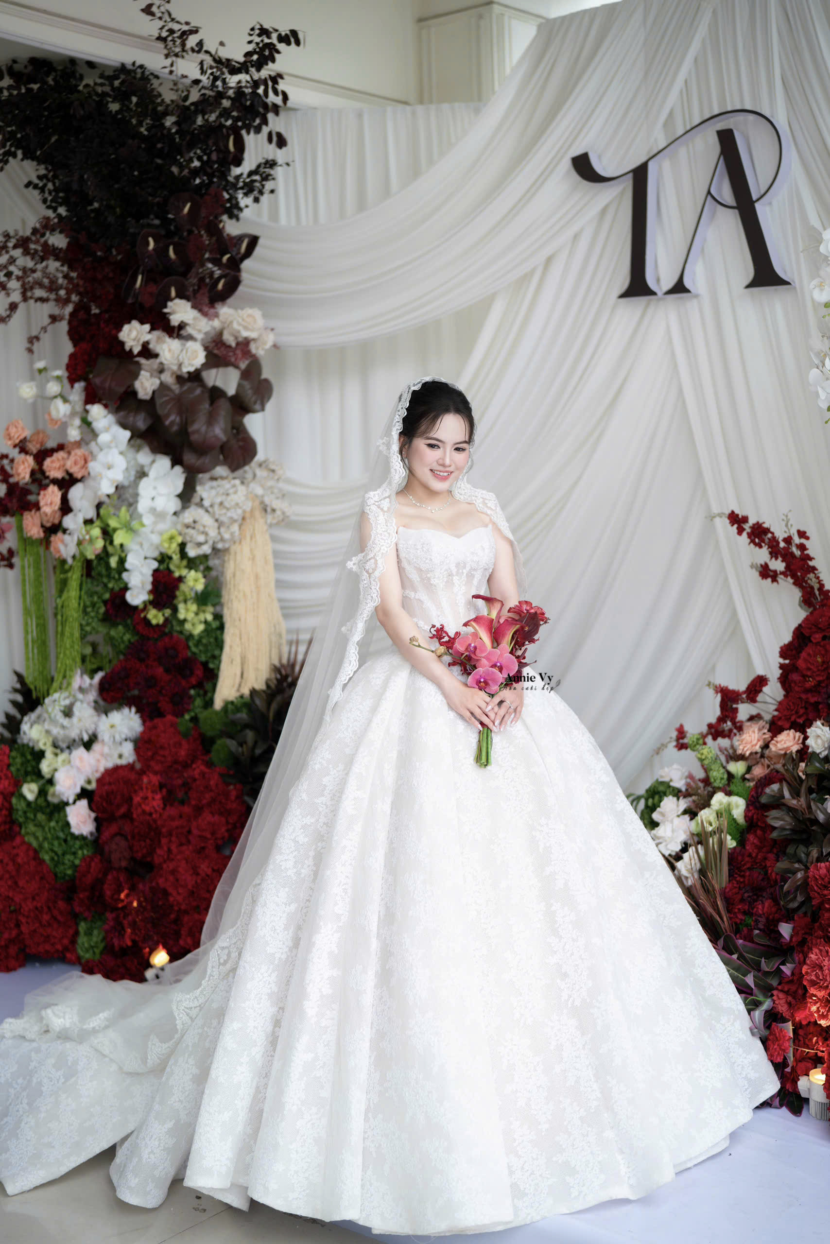 HA983- Hoa Cưới Calla Đỏ Rượu mix Lan Hồng, Tulip Nâu Đỏ - Image 3