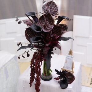 HA682- Hoa Cưới Calla Đen mix Hồng Môn Burgundy