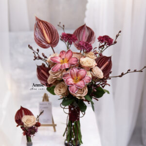 HC211- Hoa Cưới Hồng Capuchino mix Tulip Đỏ Nâu