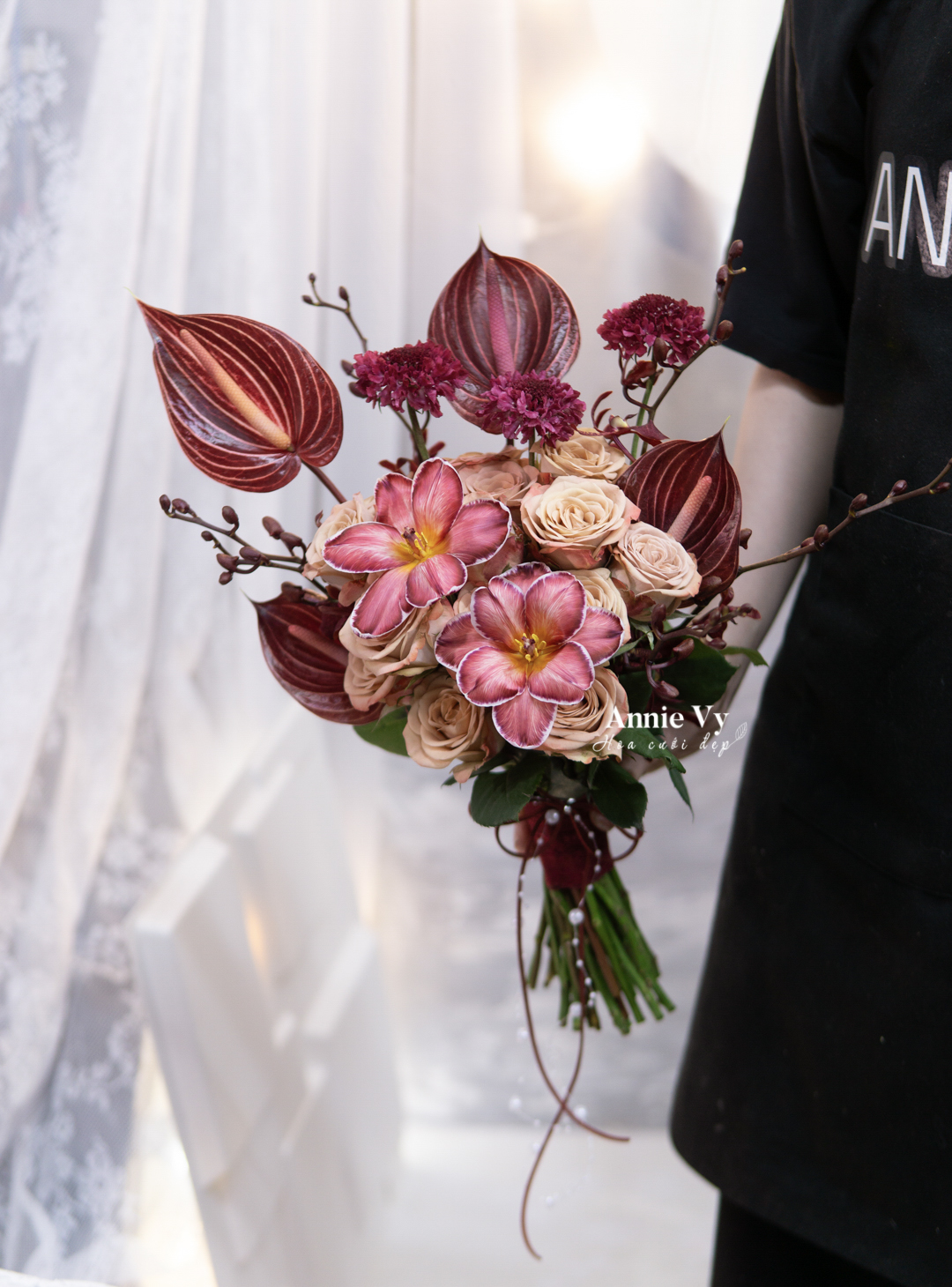 HC211- Hoa Cưới Hồng Capuchino mix Tulip Đỏ Nâu - Image 3