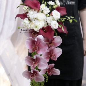 HC289- Hoa Cưới Thác Đổ Calla Đỏ mix Mao Lương Trắng