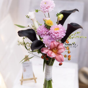 HC369- Hoa Cưới Calla Đen mix Thược Dược Hồng