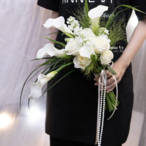 HC421- Hoa Cưới Dáng Nghiêng Calla Trắng mix Hồng Trắng