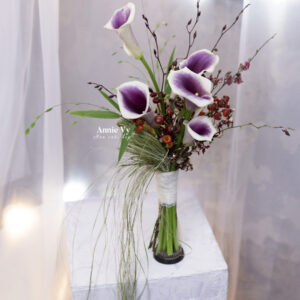 HC481- Hoa Cưới Calla Picasso mix Táo Gai, Cỏ Nến